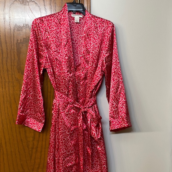 Morgan Taylor Red Heart Print Robe - Picture 2 of 10